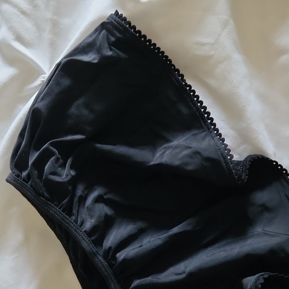 NEW Boohoo Maternity Ruffle Swimsuit - Picture 4 of 6